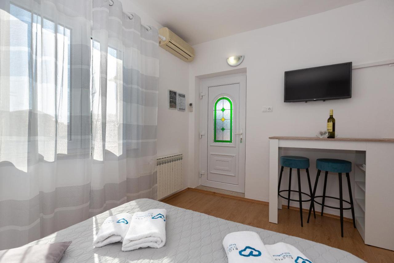Apartments Tolic Biograd Na Moru Buitenkant foto