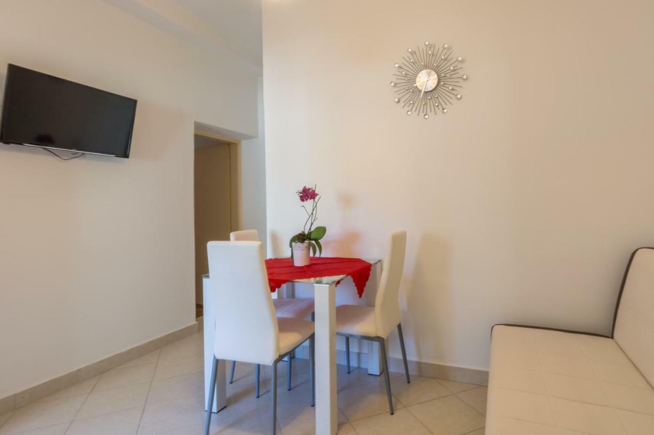 Apartments Tolic Biograd Na Moru Buitenkant foto